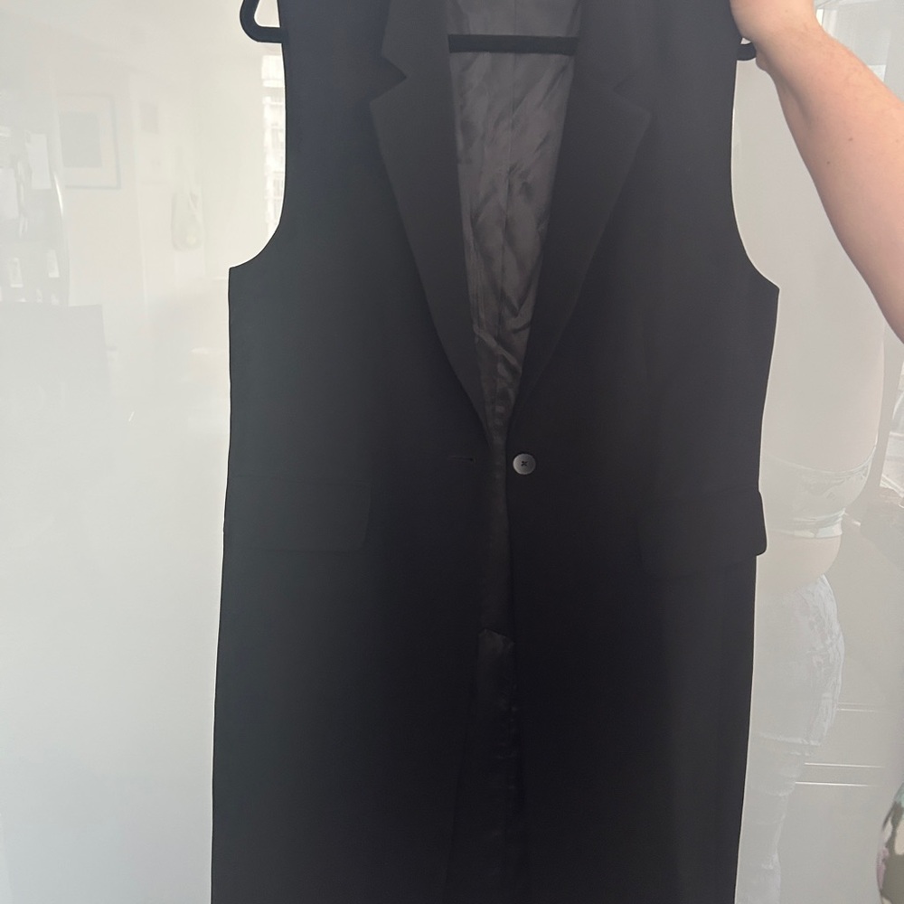 Simons Black Sleeveless Blazer